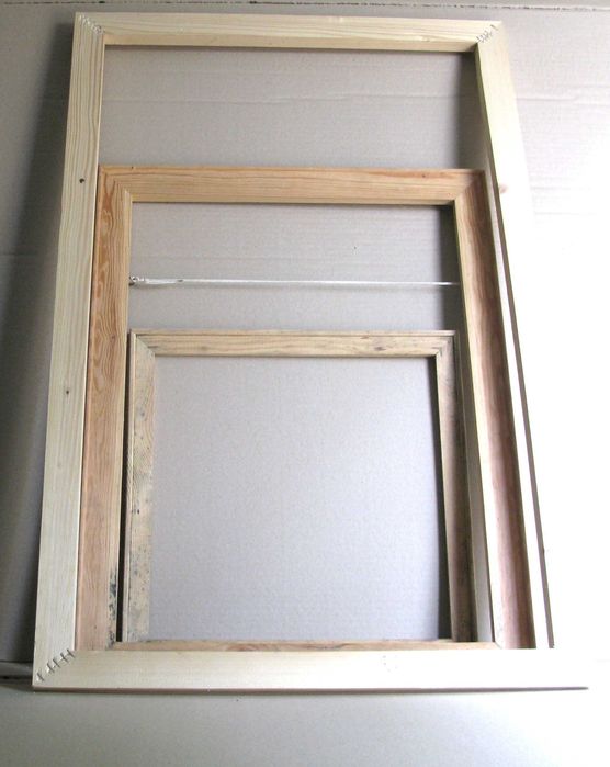 Деревянные рамки для  картин.