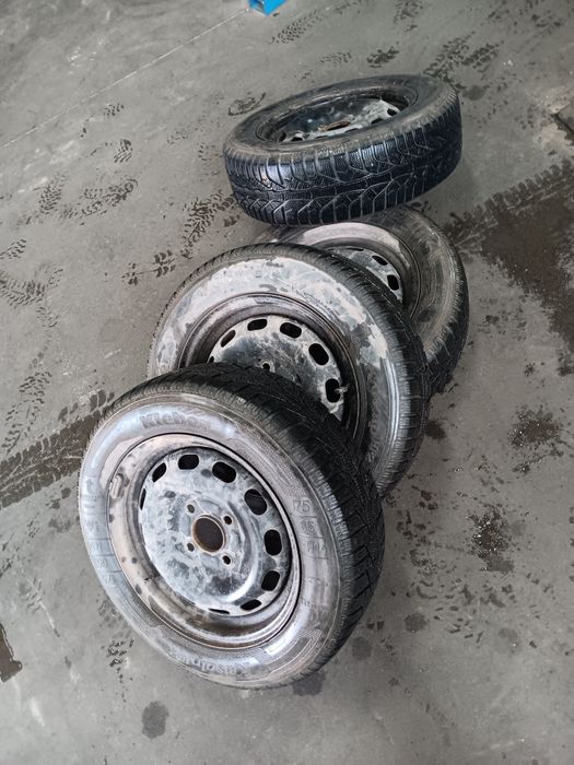 Felgi z oponami zimowymi ford fiesta