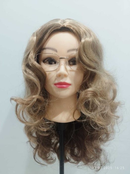 Peruka Beweig. Włosy bardzo ładne długie ok 60 cm. kręcone- falowane