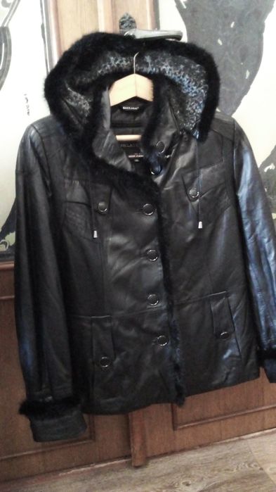 Куртка кожаная с капюшоном