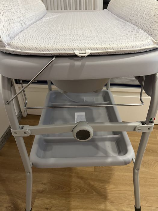 Banheira e troca fraldas marca chicco