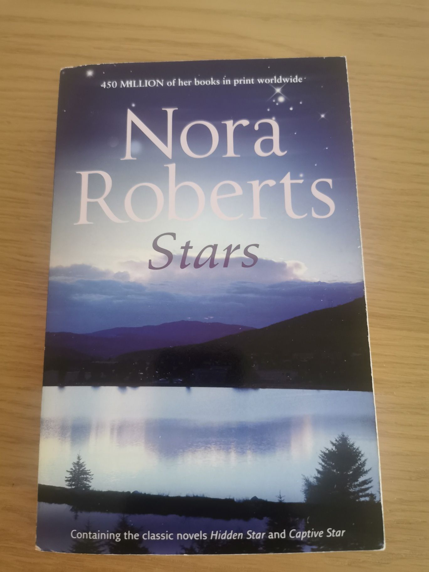 Livro "Stars" de Nora Roberts