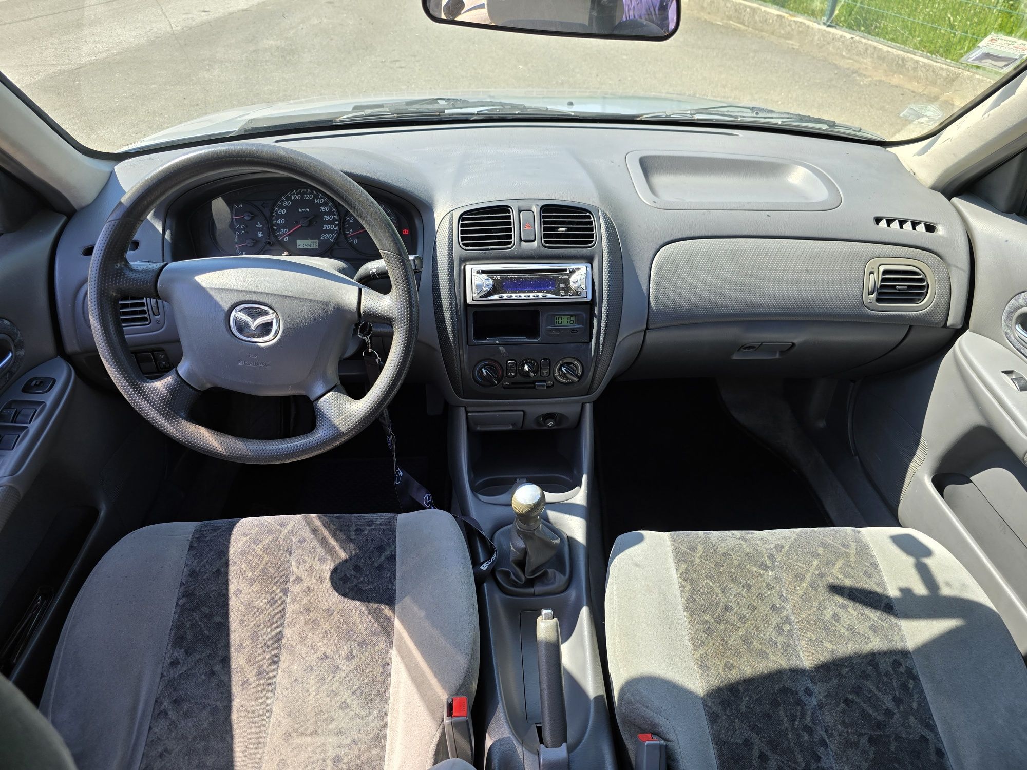 Mazda 323  gasolina