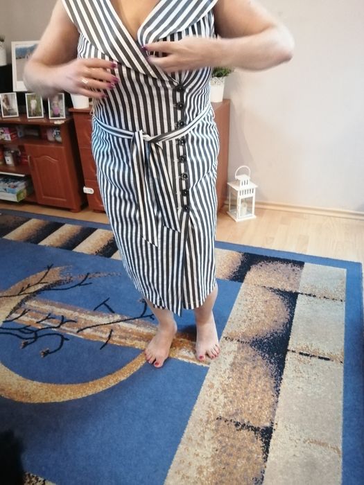 SUPER Nowa ołówkowa  dopasowana/elastyczna Sukienka z metką 48