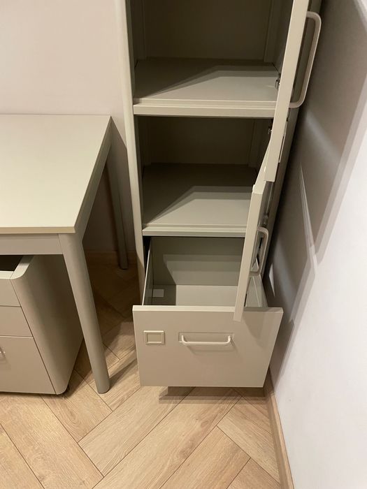 Ikea Idasen-  szafka wysoka metalowa