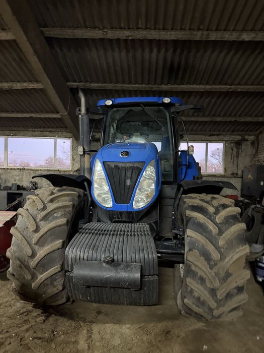 Пррдається трактор New Holland T7060