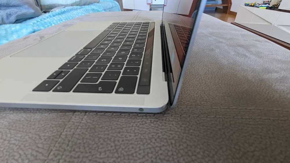 Apple MacBook Pro 13" TouchBar & TouchID - 2019 (i5/16GB/256GB)