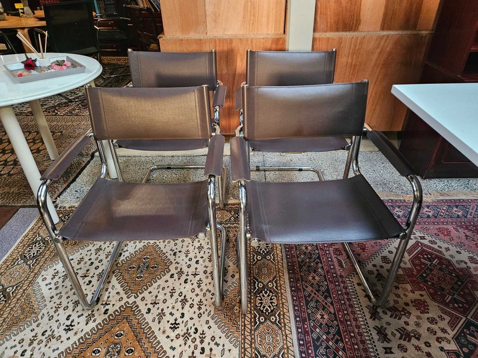 Cadeiras em metal e couro de cor castanha - Muito