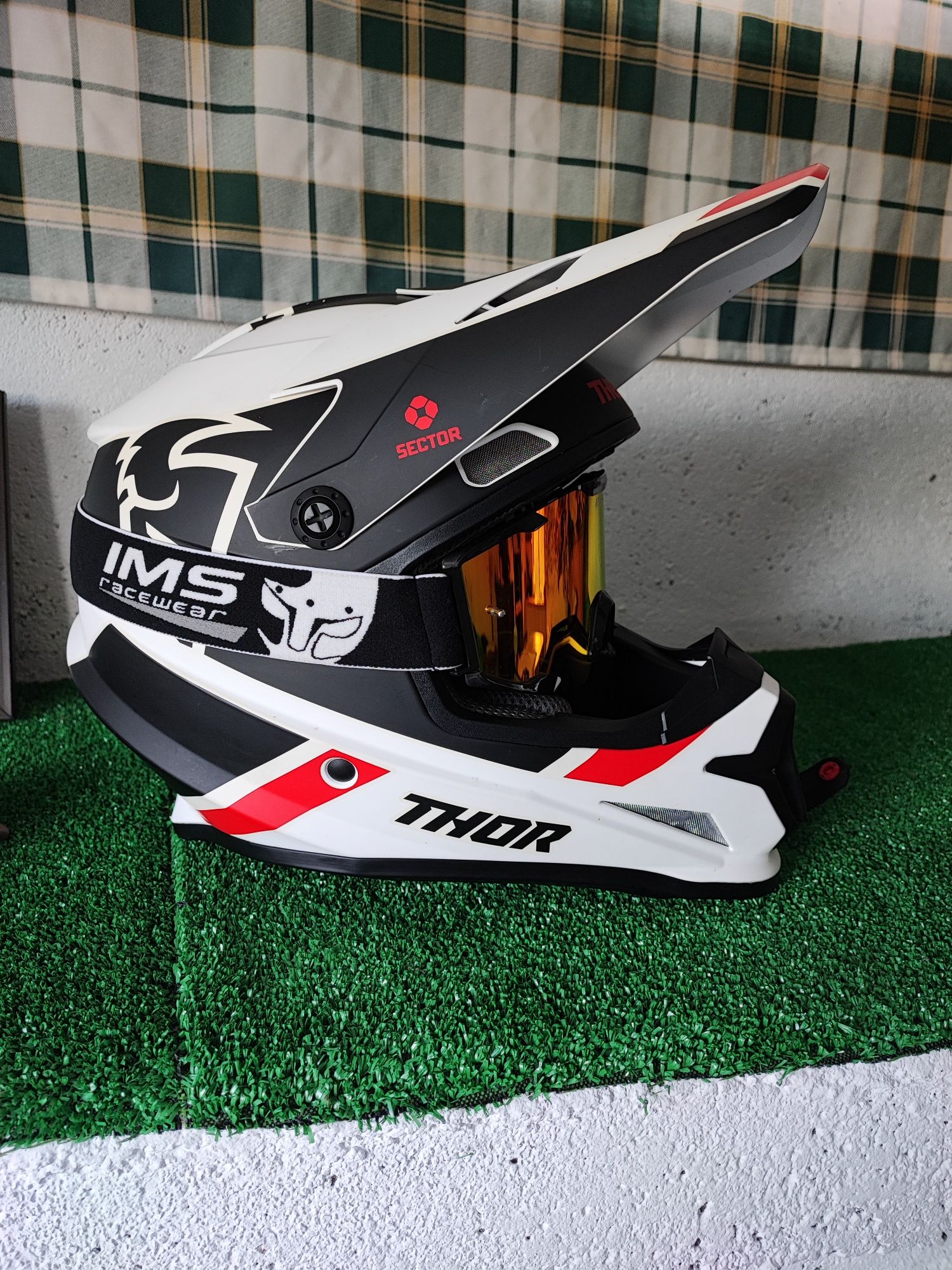 Capacete THOR com óculos IMS