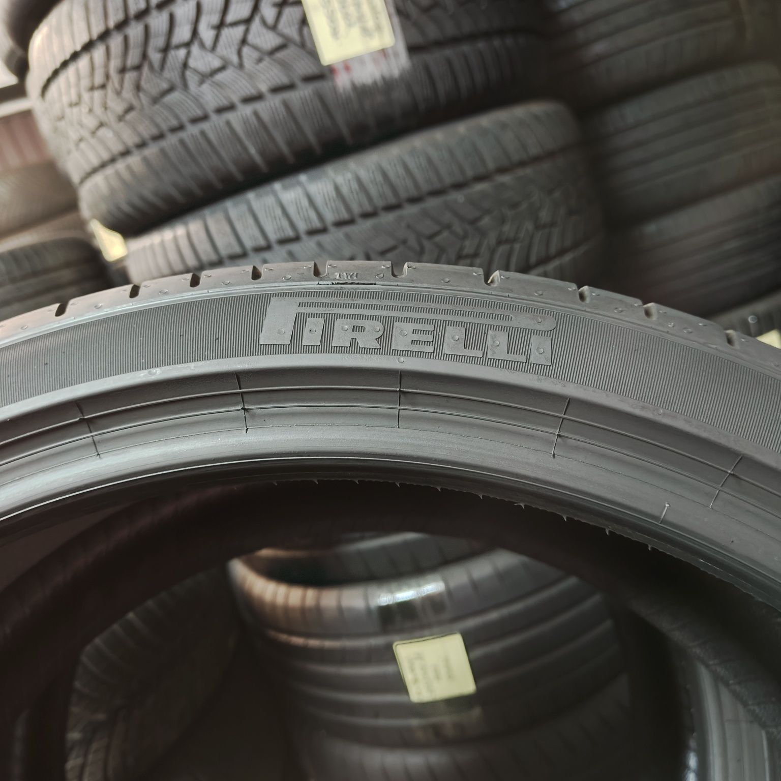 255/35/21 XL Sprzedam parę opon letnich Pirelli P Zero