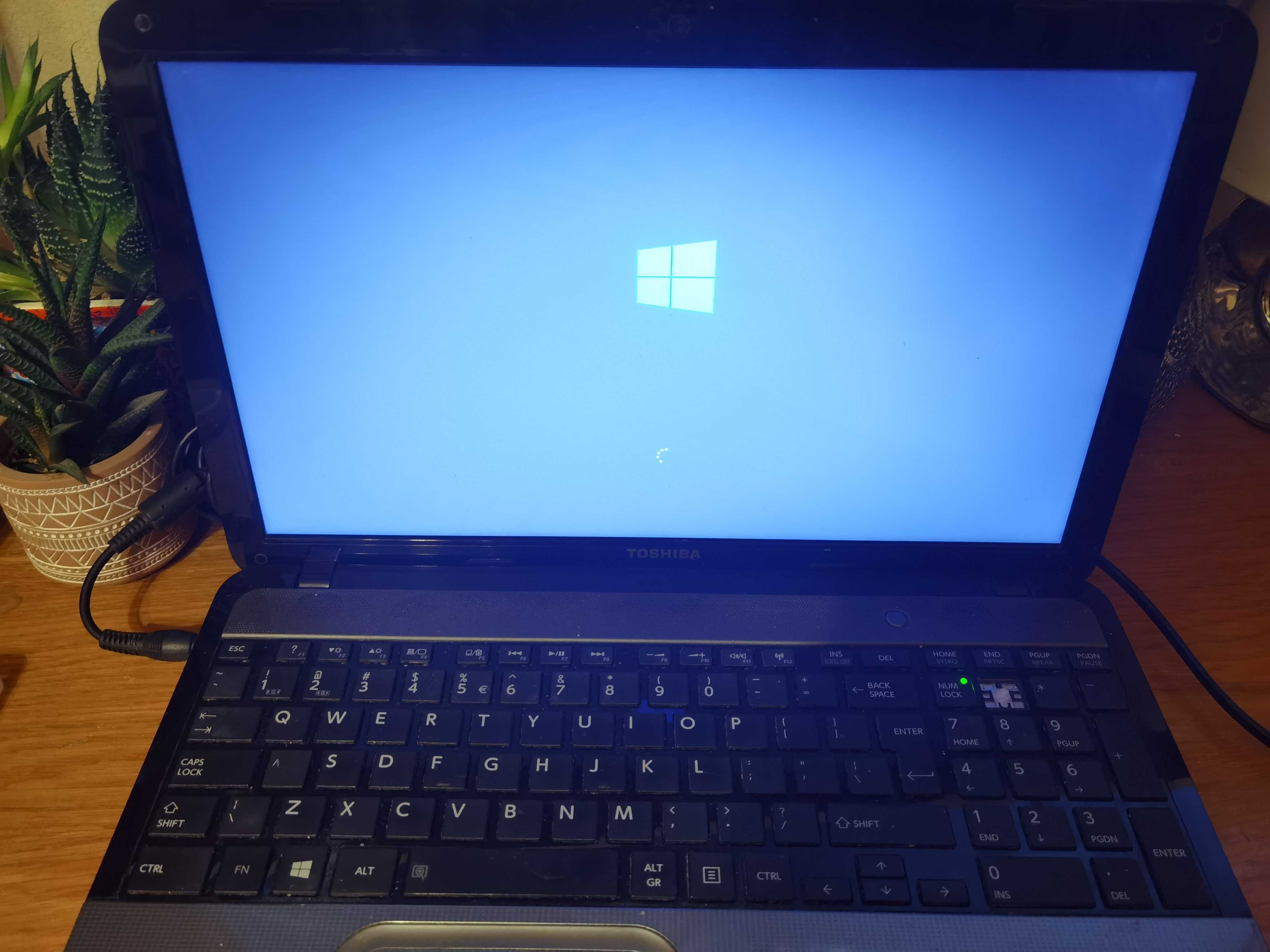 Laptop Toshiba na przyzwoitym chodzie :) Windows 10 HOME 64 bitowy