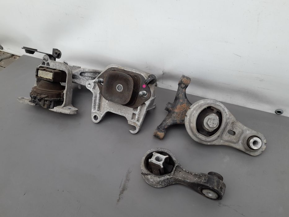 Подушка двигуна мотор 1.6 renault trafic opel vivaro