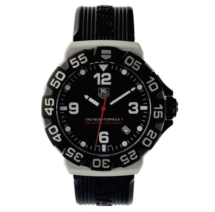Relógio de pulso TAG Heuer Formula 1 Quartz WAH1110-O para homens.