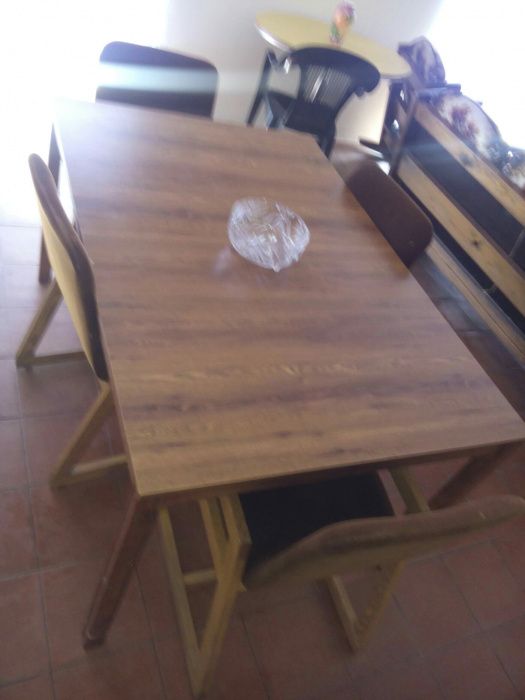 Conjunto Mesa e 4 cadeiras