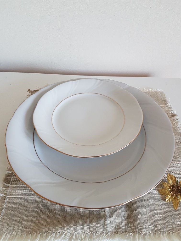 Komplet 12 talerzy deserowych i 2 duże, patery.Porcelana.Złote ranty