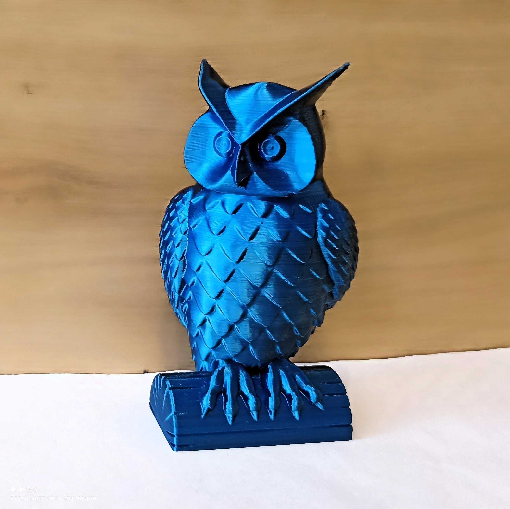 Elegancka figurka sowy na pniu - 3D druk, dwukolorowa niebieska czarna