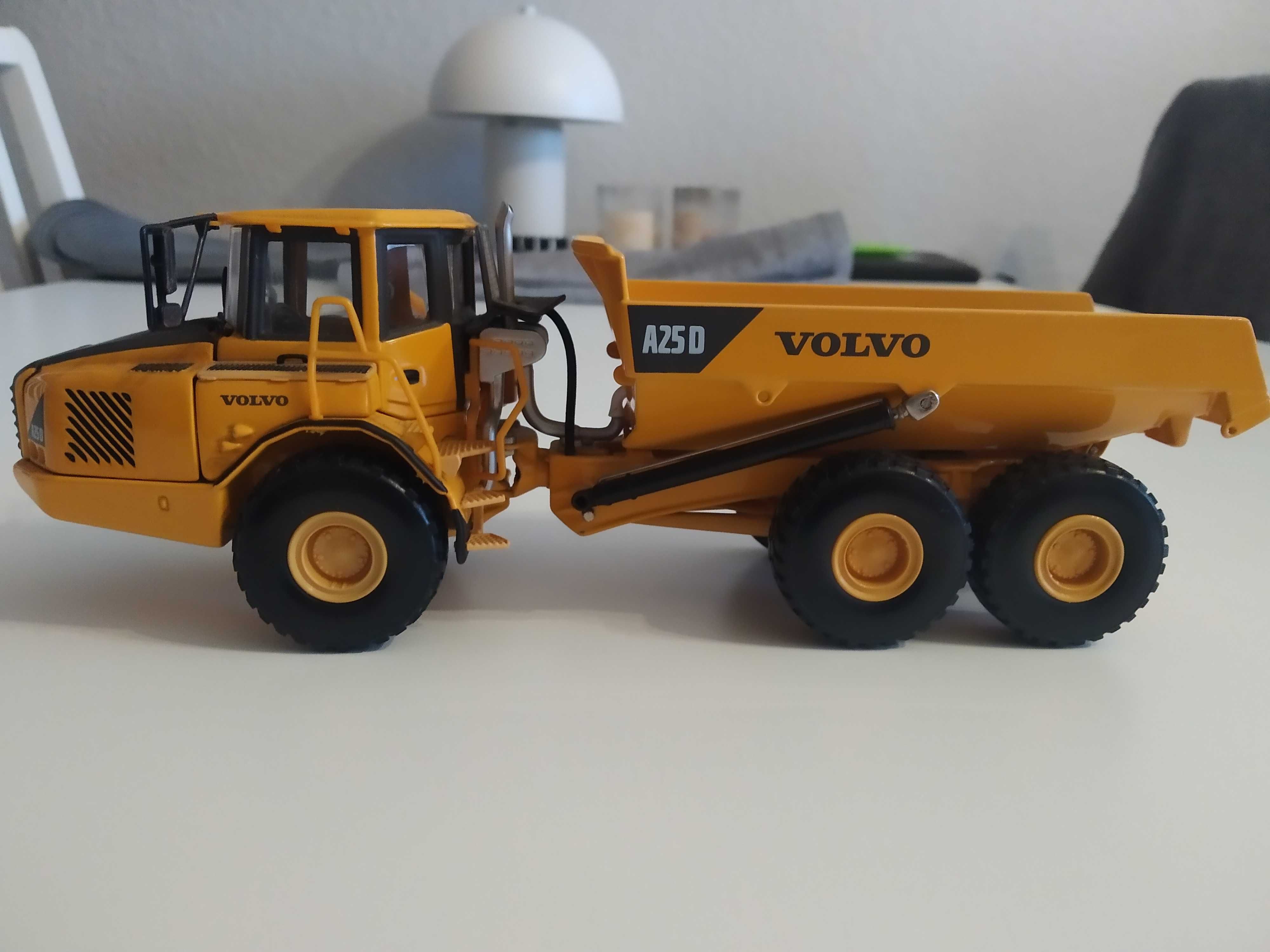 Wozidło ziemiowóz VOLVO 1:50