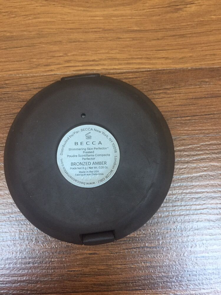 Roswietlajaco-brazujacy Becca shimmering skin perfector bronzed amber