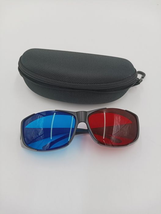 Okulary 3d z futeralem