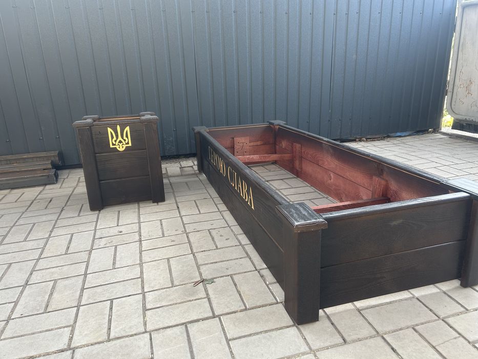 Надгробие из дерева