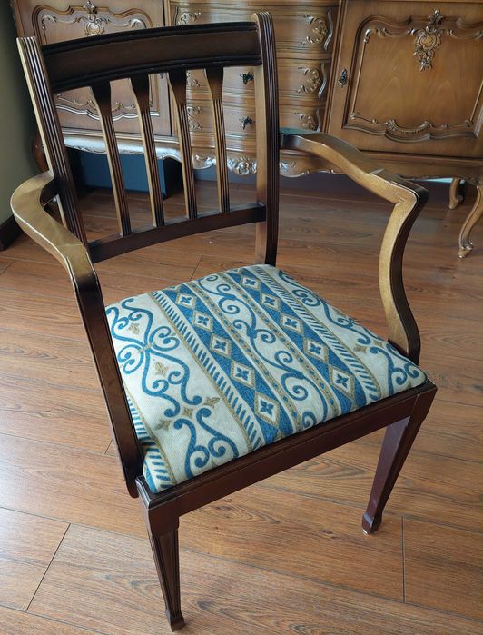Fotel, krzesło stylowe, starusieńkie