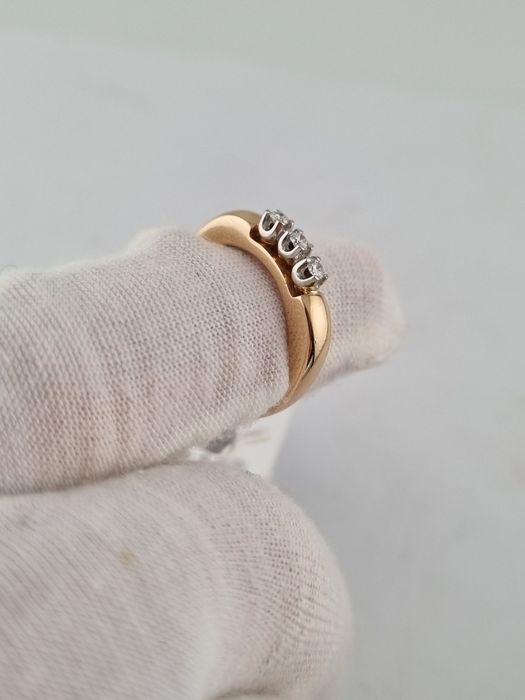 Золотое кольцо с бриллиантами