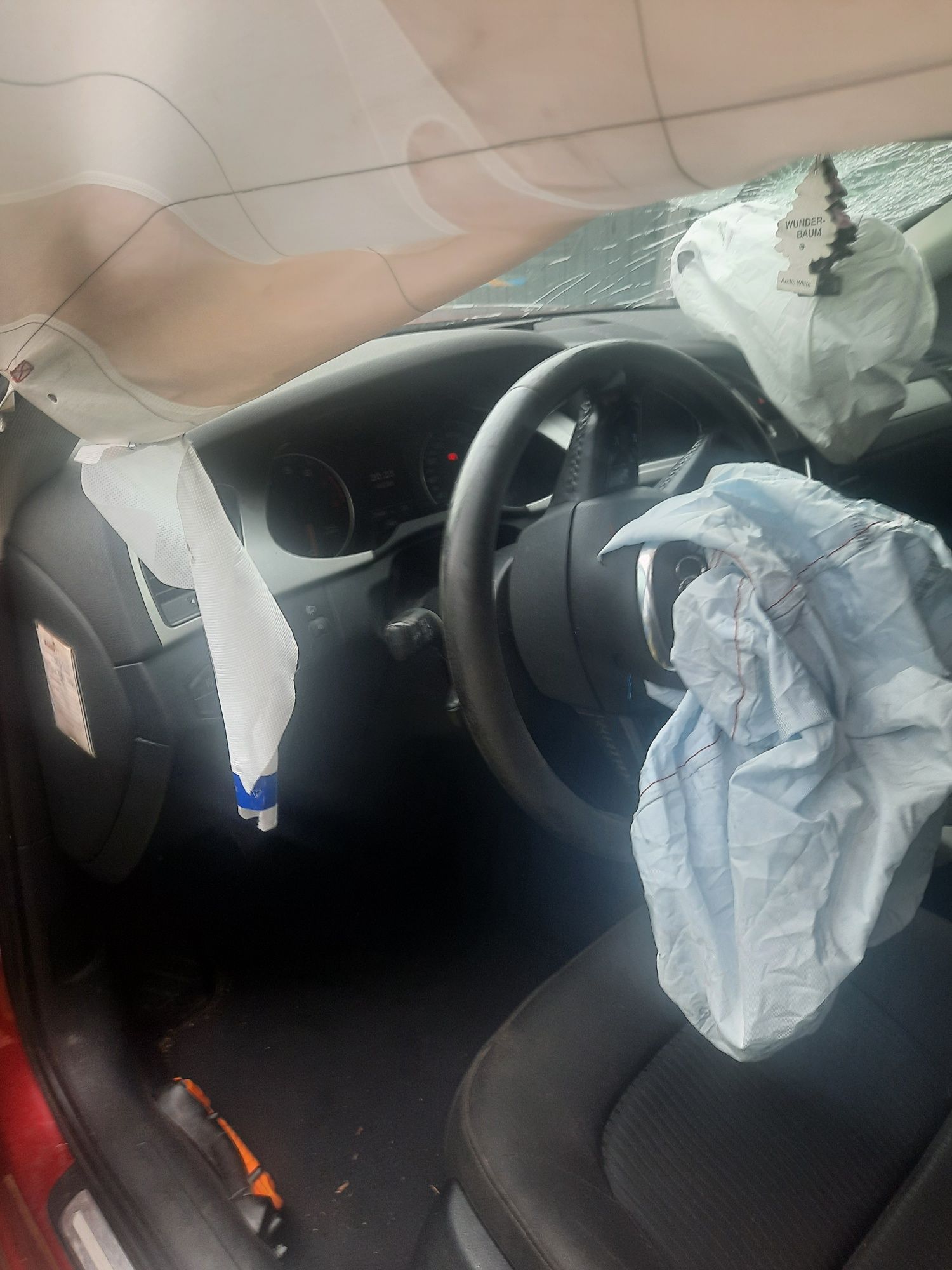Sprzedam uszkodzone Audi a4 2009 r