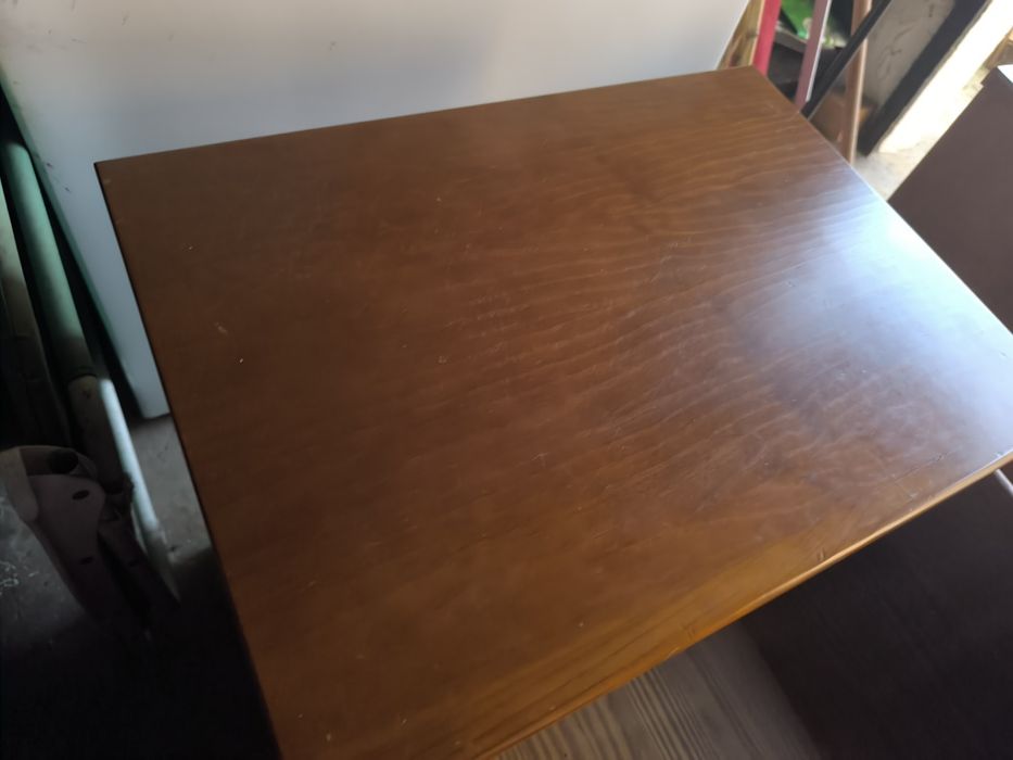 2 Mesas de cabeceira como novas em madeira maciça