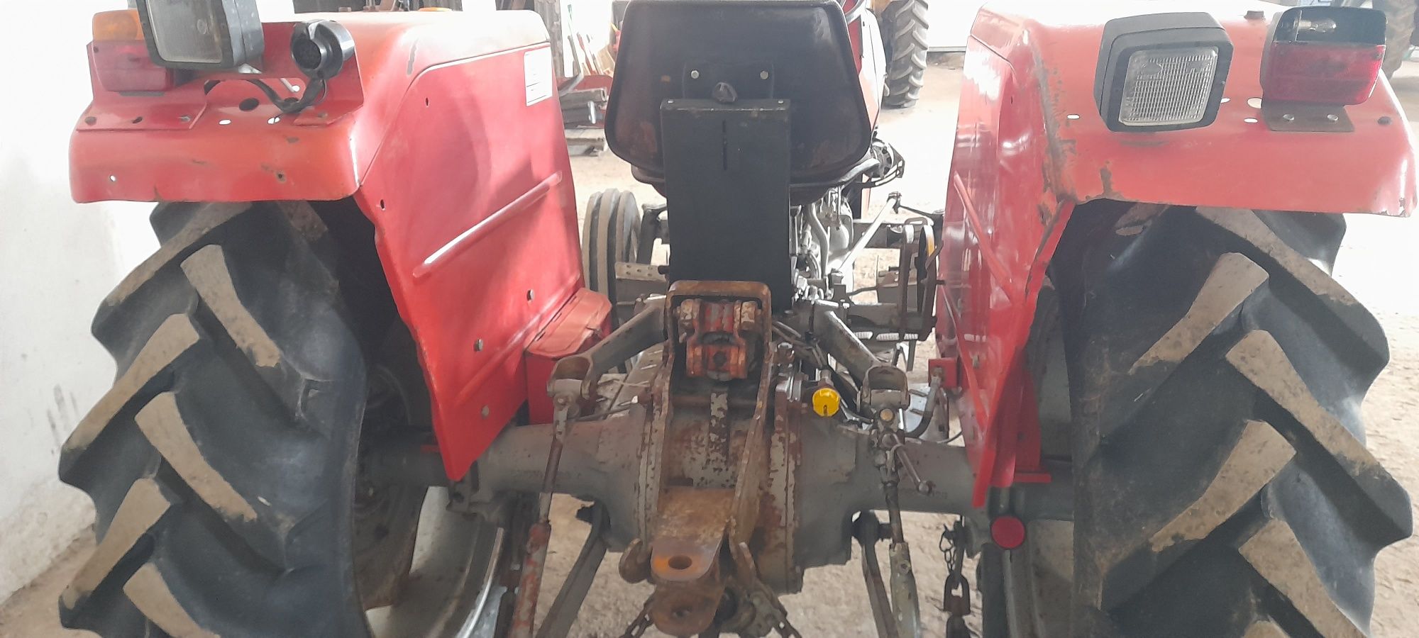 Massey Ferguson  235 .