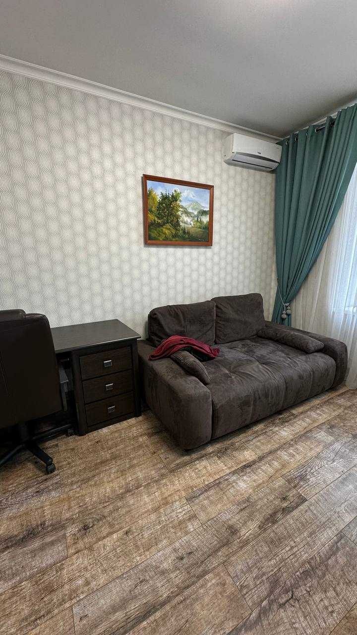Двухэтажный дом в Чубаевке. 4 спальни, полностью укомплектован.
