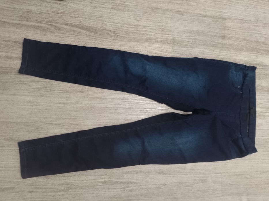 Sprzedam damskie jeansowe spodnie rozmiar 44 firmy H&M.
