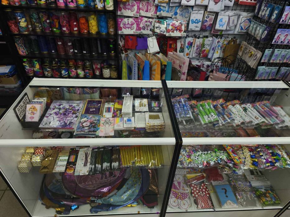 Вітрина скляна, прилавок, полиця, стійка