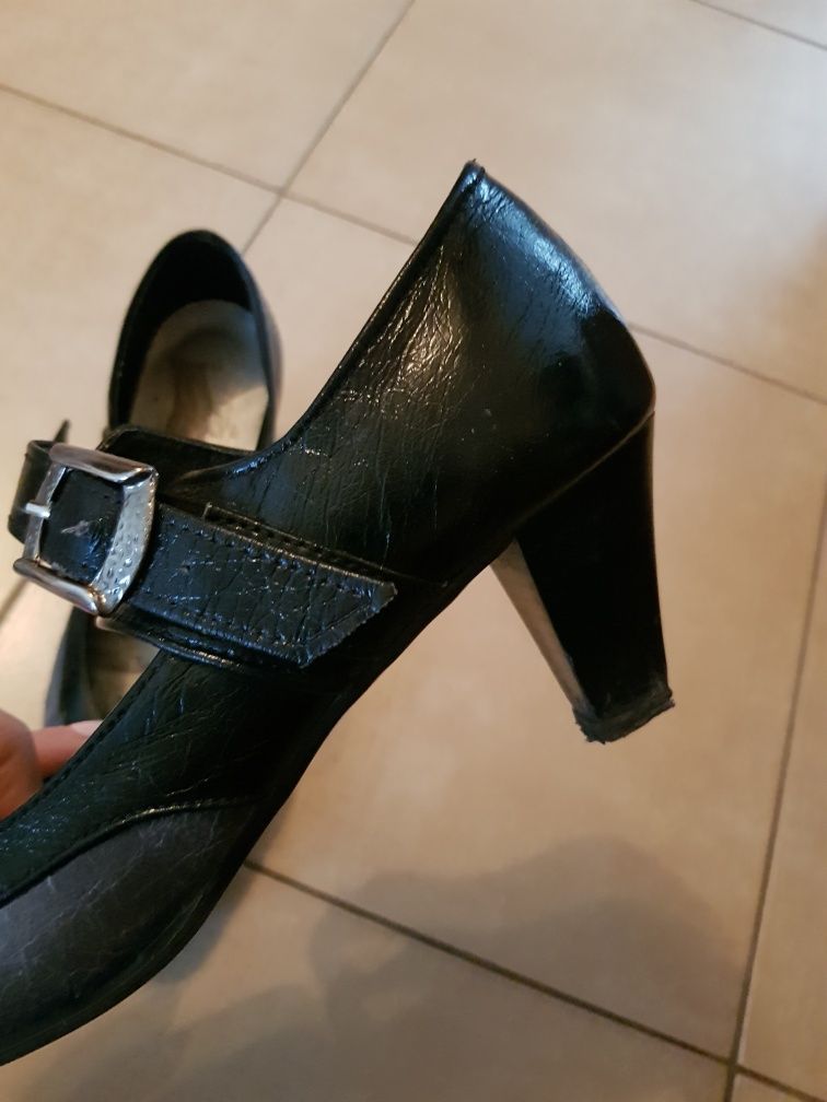 Buty na obcasie, półbuty, czółenka r.39