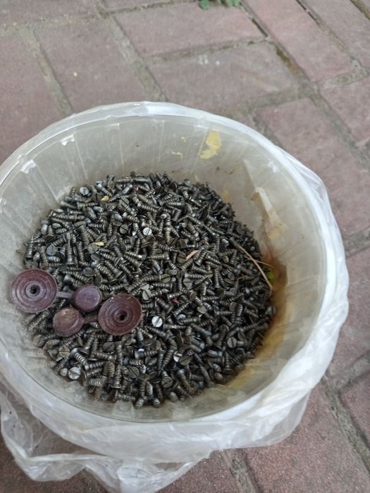 Саморіз саморез 10 мм, 3,5 мм, шляпка 6,плоску викрутку 100шт 30 грн