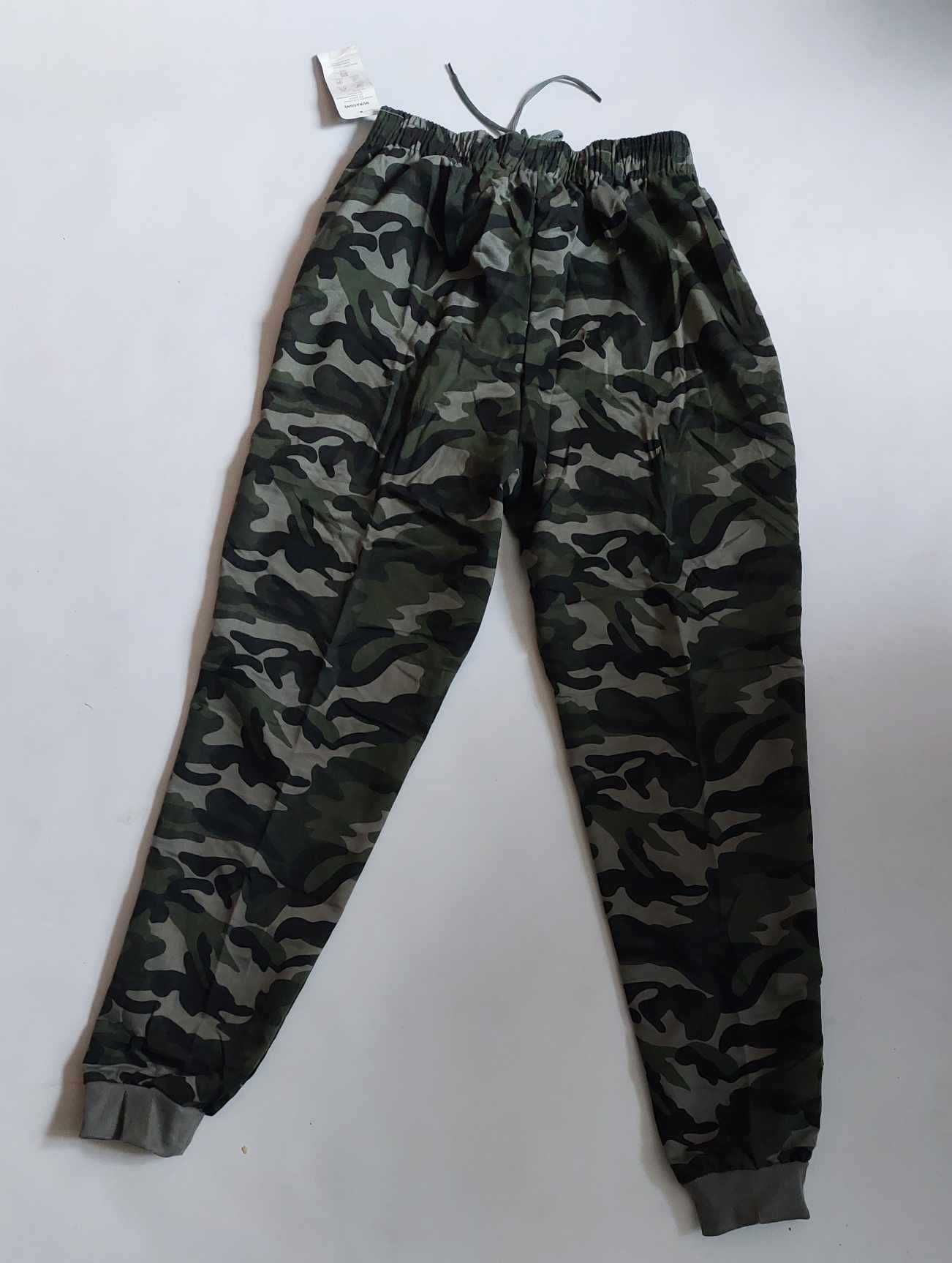 Spodnie męskie dresowe wzór moro Dunauone Y-41719 r XL obwód 104 cm