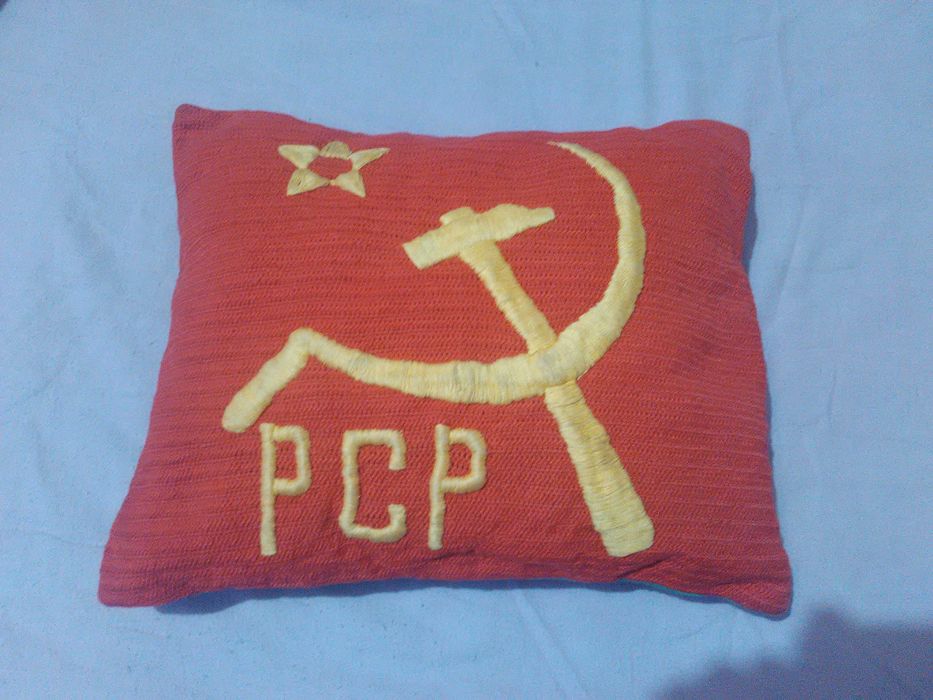 Antiga Vintage Almofada  crochet  PcP Partido Comunista Português
