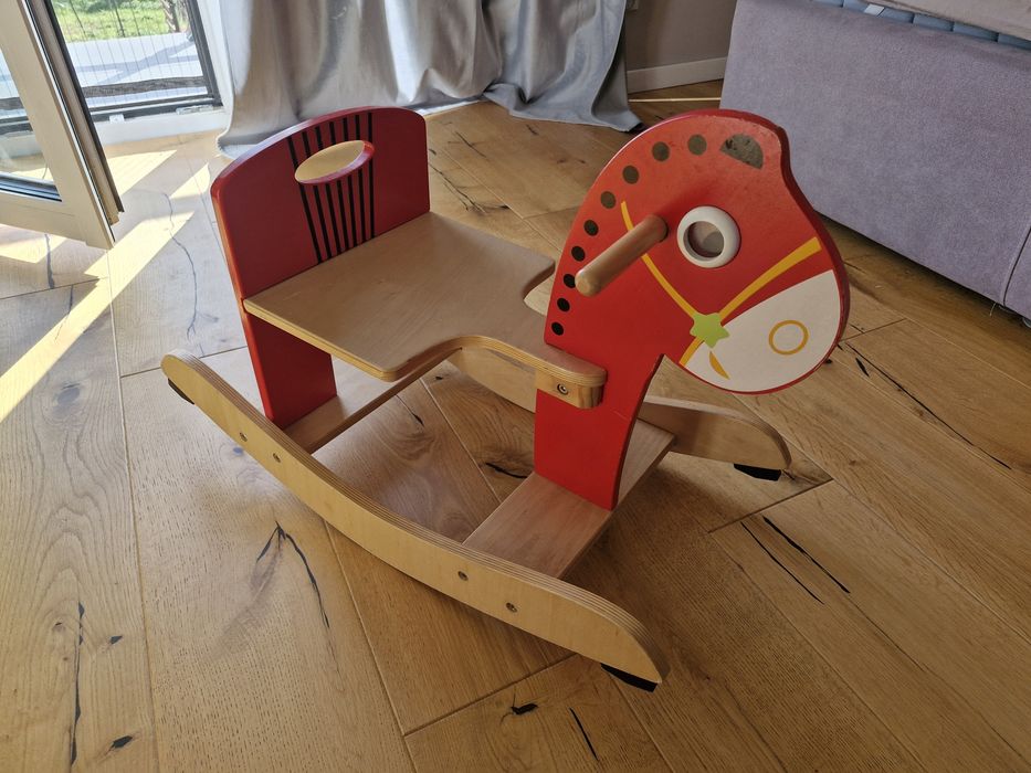 Konik na biegunach drewniany