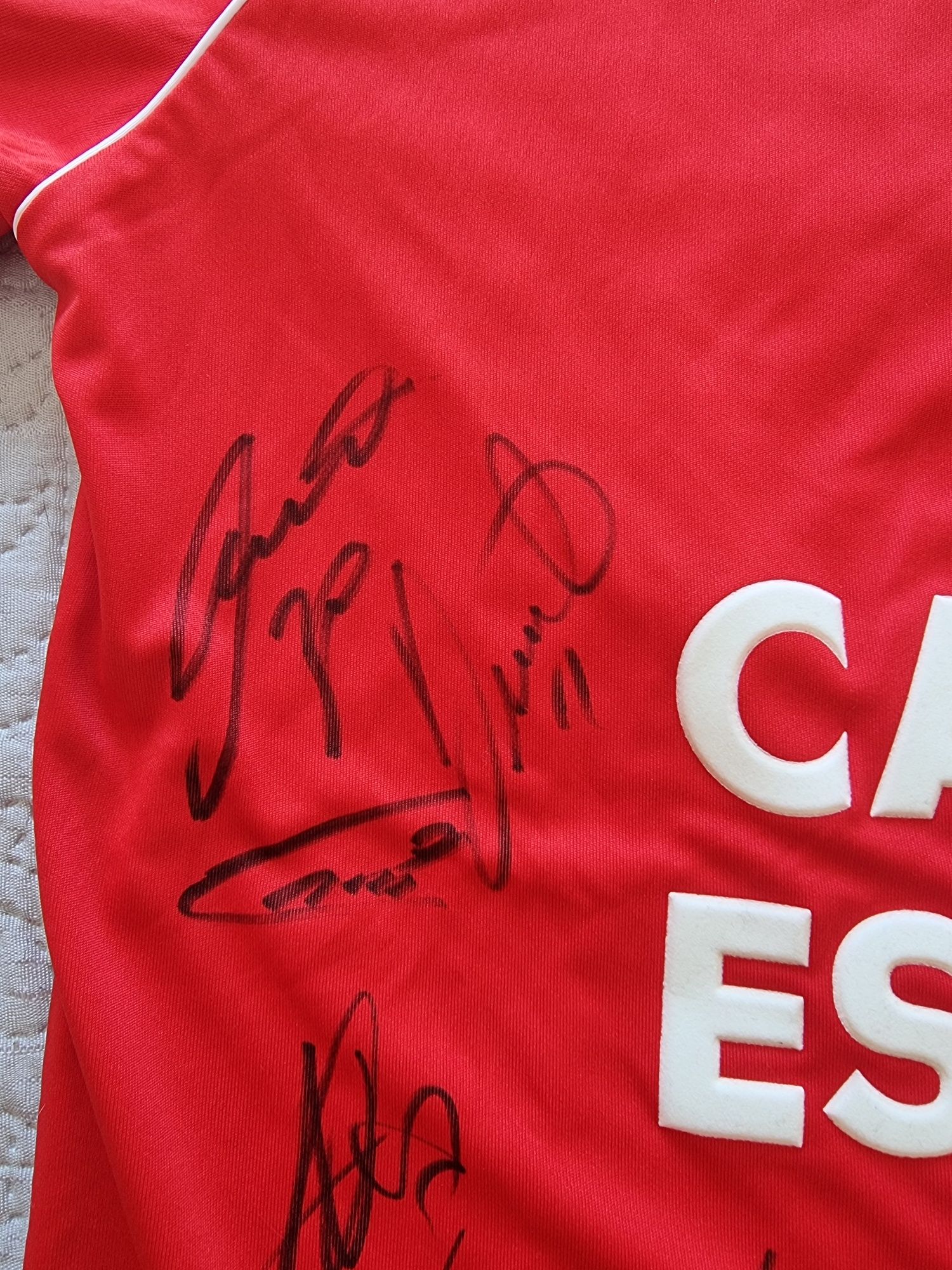 Camisola SLB vintage autografada