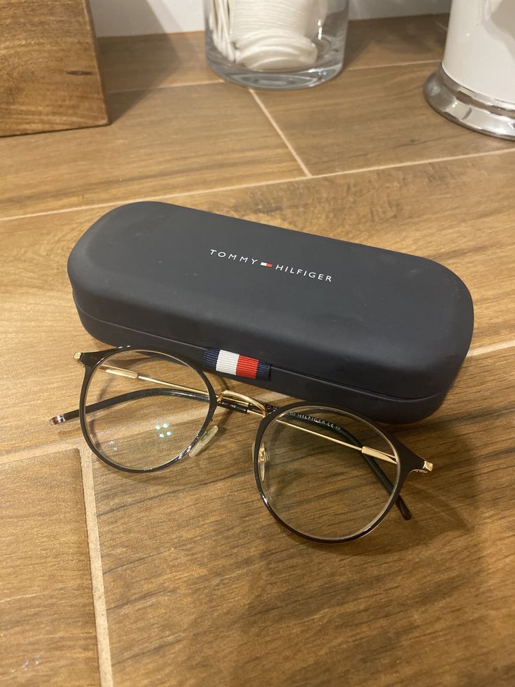 Okulary korekcyjne Tommy Hilfiger model 1771 Czarne