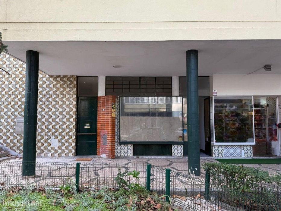 Loja situada no coração Restelo