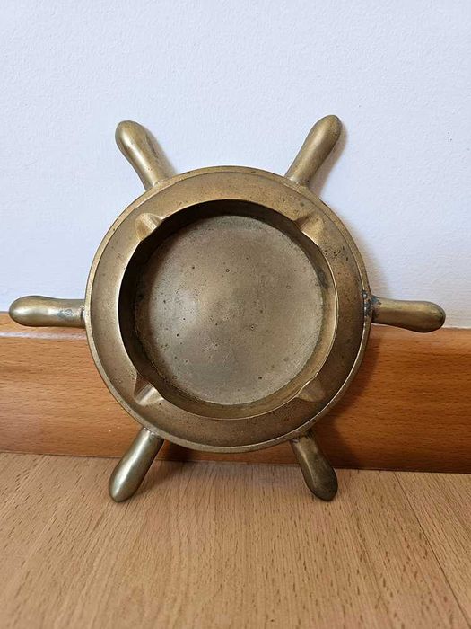 Cinzeiro antigo em latão