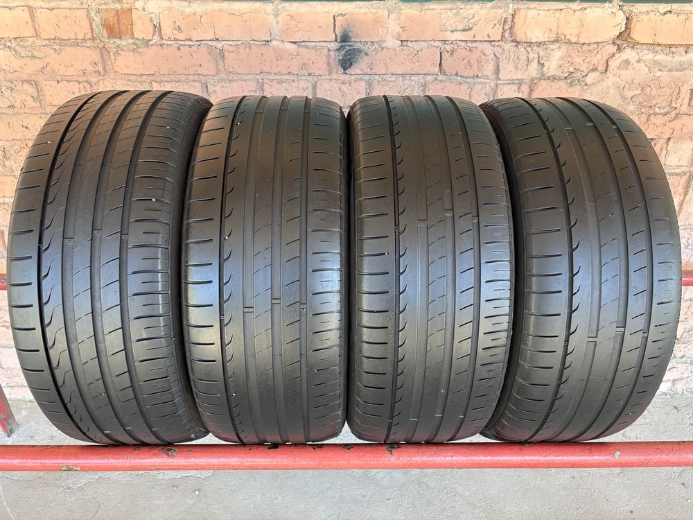 Комплект літніх шин 235/45R18