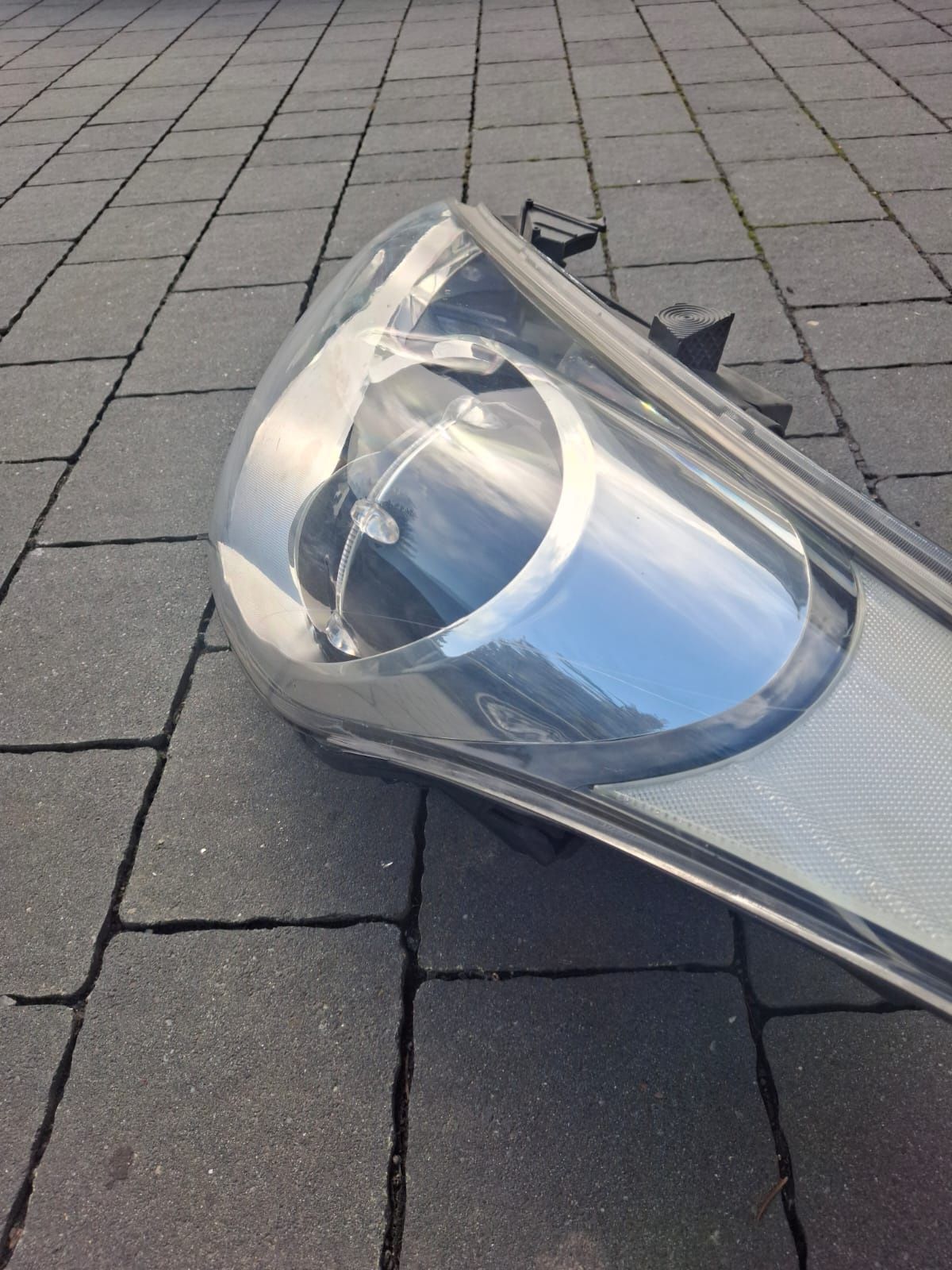 Hyundai Veloster Lampa/reflektor lewy przód