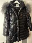 Piekny puchowy plaszcz (kurtka) Moncler