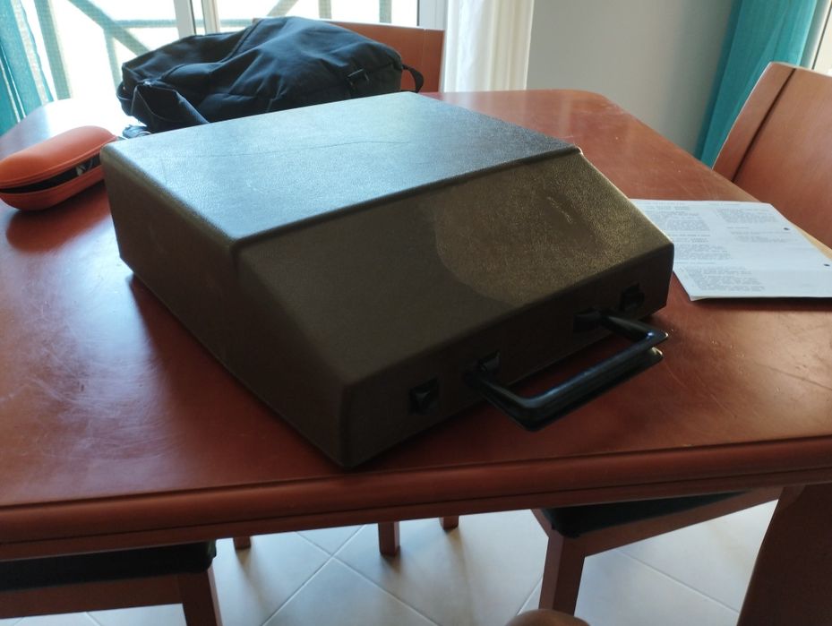 Máquina de escrever antiga Messa 2002, em perfeitas condições, limpa