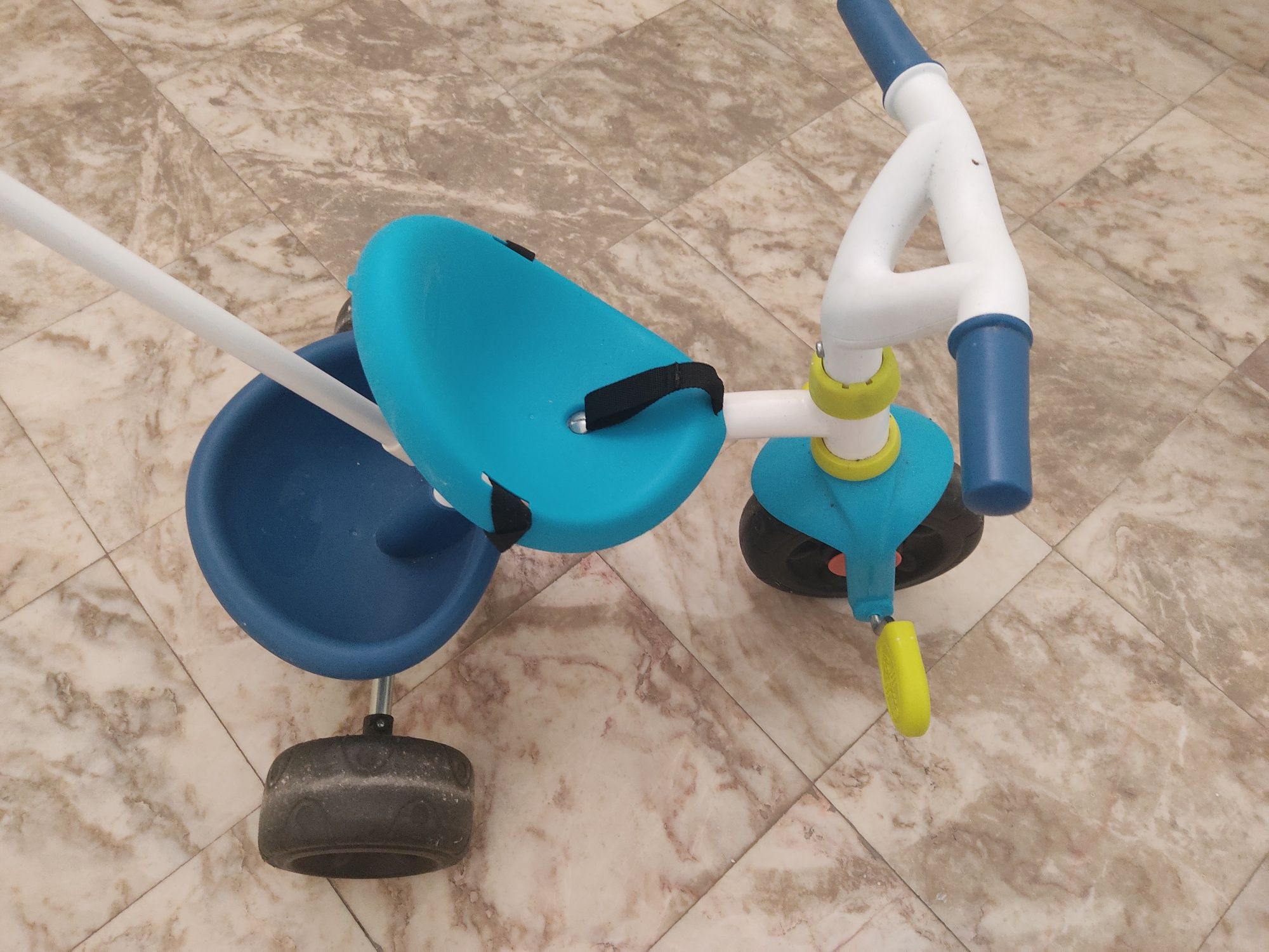 Triciclo criança com pega