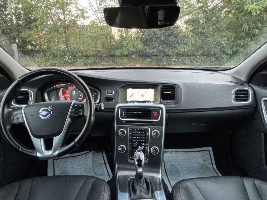 Volvo V60 Cross Country      2016