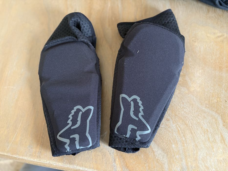 Cotoveleiras BTT Fox