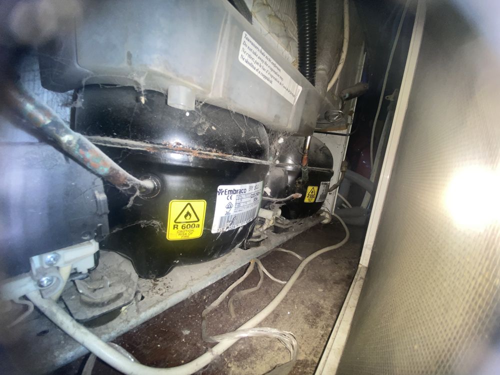 Холодильник Electrolux INSPIRE ERB40402W8