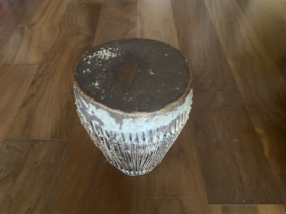 Jambé africano em pele